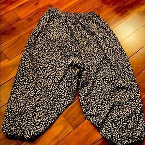 Women’s casual and fun harem pant!